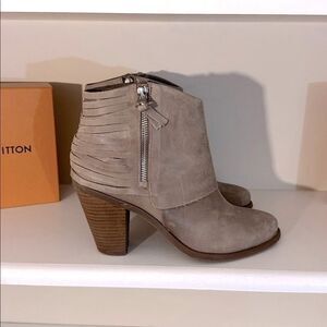 Jessica Simpson women’s Block Heel Boots size 8.5 Taupe Tan Grey genuine leather